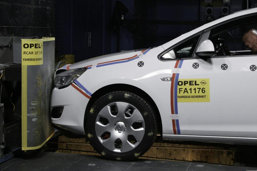  Opel Astra 5-Door 2009 года  (фото 141 из 170)